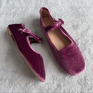Urban Outfitters Velvet Mary Jane Buckle Strap Flat Shoes Red Burgundy Sz 8